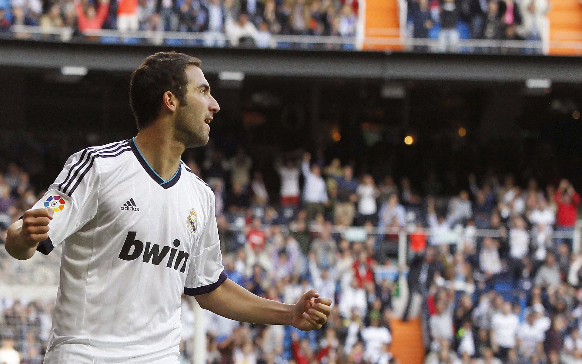 日本队在亚洲杯中发挥出色，志在夺冠